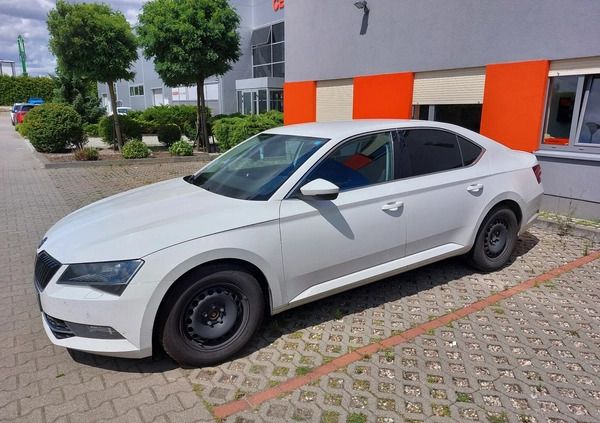 Skoda Superb cena 63000 przebieg: 238203, rok produkcji 2018 z Łazy małe 211